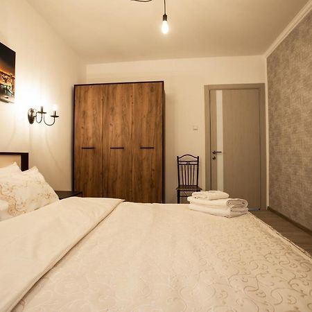 Ultra Lux 3 Rooms Apartment Near Arena City Κίεβο Εξωτερικό φωτογραφία